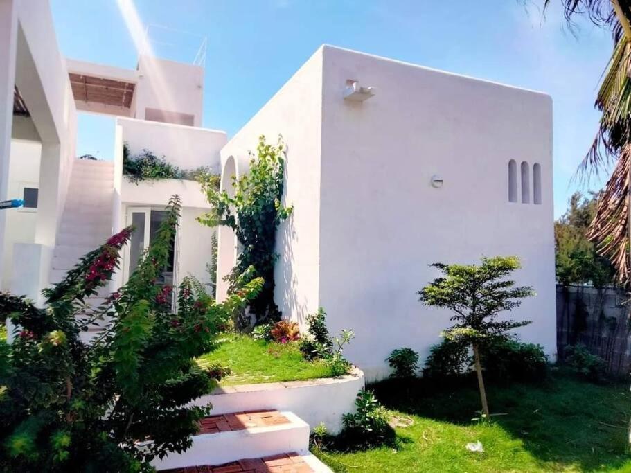 Ho Lan Retreat, Villa Mat Bien Danh Cho 8 Nguoi. Pho Tri Exterior photo